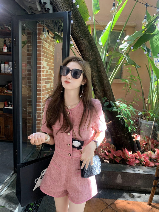 The rabbit temperament of Fish Rabbit is a complete set of small fragrant shorts suit for women to reduce age. New summer two-piece set for women.