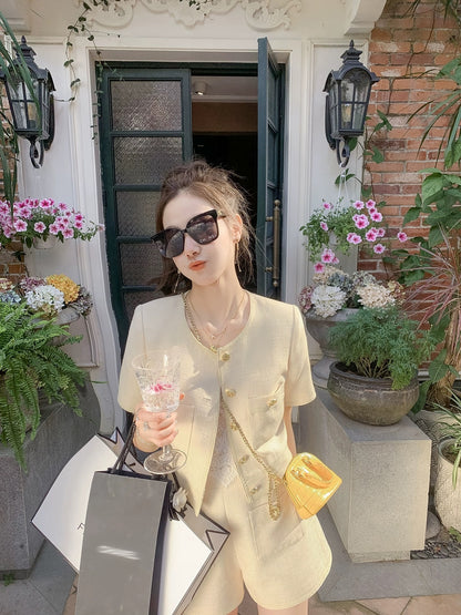 The rabbit temperament of Fish Rabbit is a complete set of small fragrant shorts suit for women to reduce age. New summer two-piece set for women.