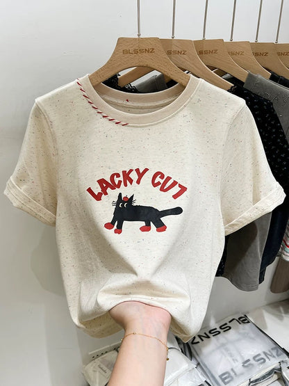 Apricot letter print right shoulder short-sleeved T-shirt for women, loose and slim, summer design, niche, unique and chic top
