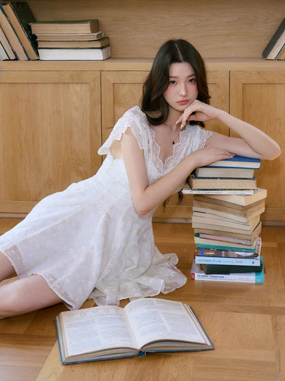 [Special Offer] LaluneDuCiel French-Style Intricate Cut-out Embroidered V-Neck Summer Dress – Women’s Waist-Defining Short Dress