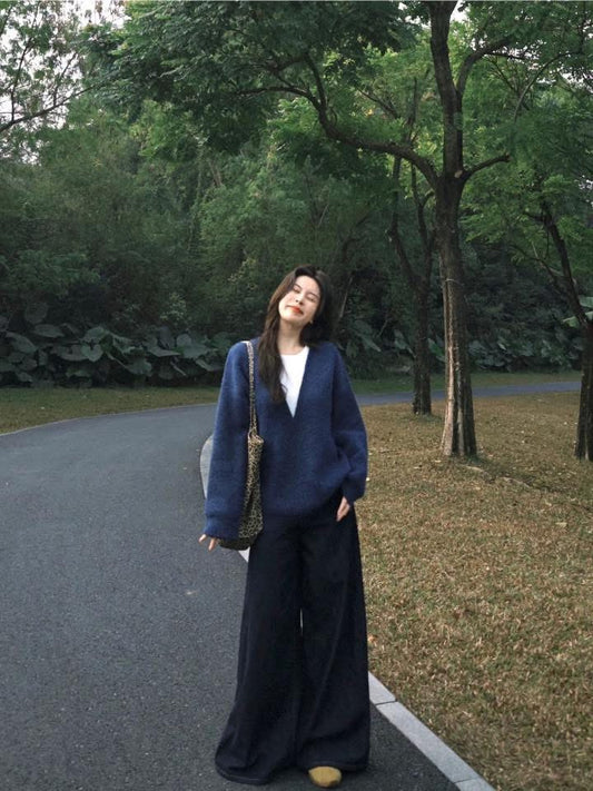 Korean style V-neck color-blocked faux two-piece sweater for women, autumn and winter, loose fit, suitable for wearing alone or as an inner layer, knitted top, relaxed and effortless style.