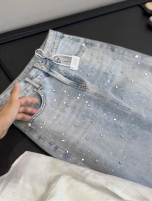 IN BLUE! A high-waisted, A-line, slit denim skirt with a sparkling, star-studded design that makes legs appear longer.