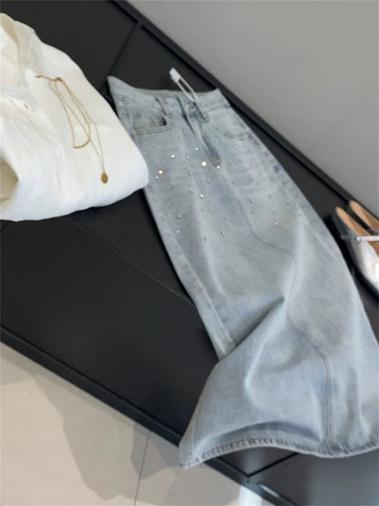 IN BLUE! A high-waisted, A-line, slit denim skirt with a sparkling, star-studded design that makes legs appear longer.