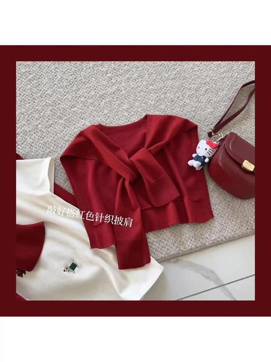 Angolan red knitted shawl, a Korean-style autumn outfit, paired with a shirt and solid color vest.