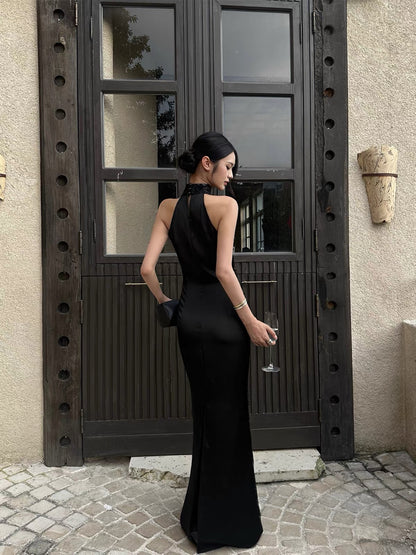 VENUIE Vintage-Style Embroidered Sleeveless Halter-Neck Dress – Black "New Chinese-Style" Qipao Gown for Evening Parties and Birthdays