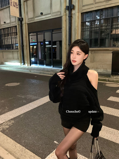 He Chenxi pile high collar off the shoulder design loose lazy atmosphere sweater autumn and winter black long-sleeved top