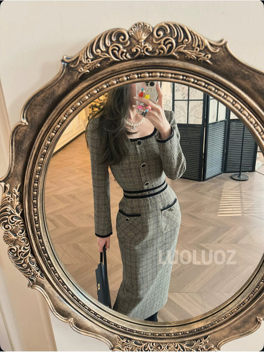 LUOLUOZ [Tea Mousse] Exquisite Color Blocking Waist-Slimming Long Dress JF111