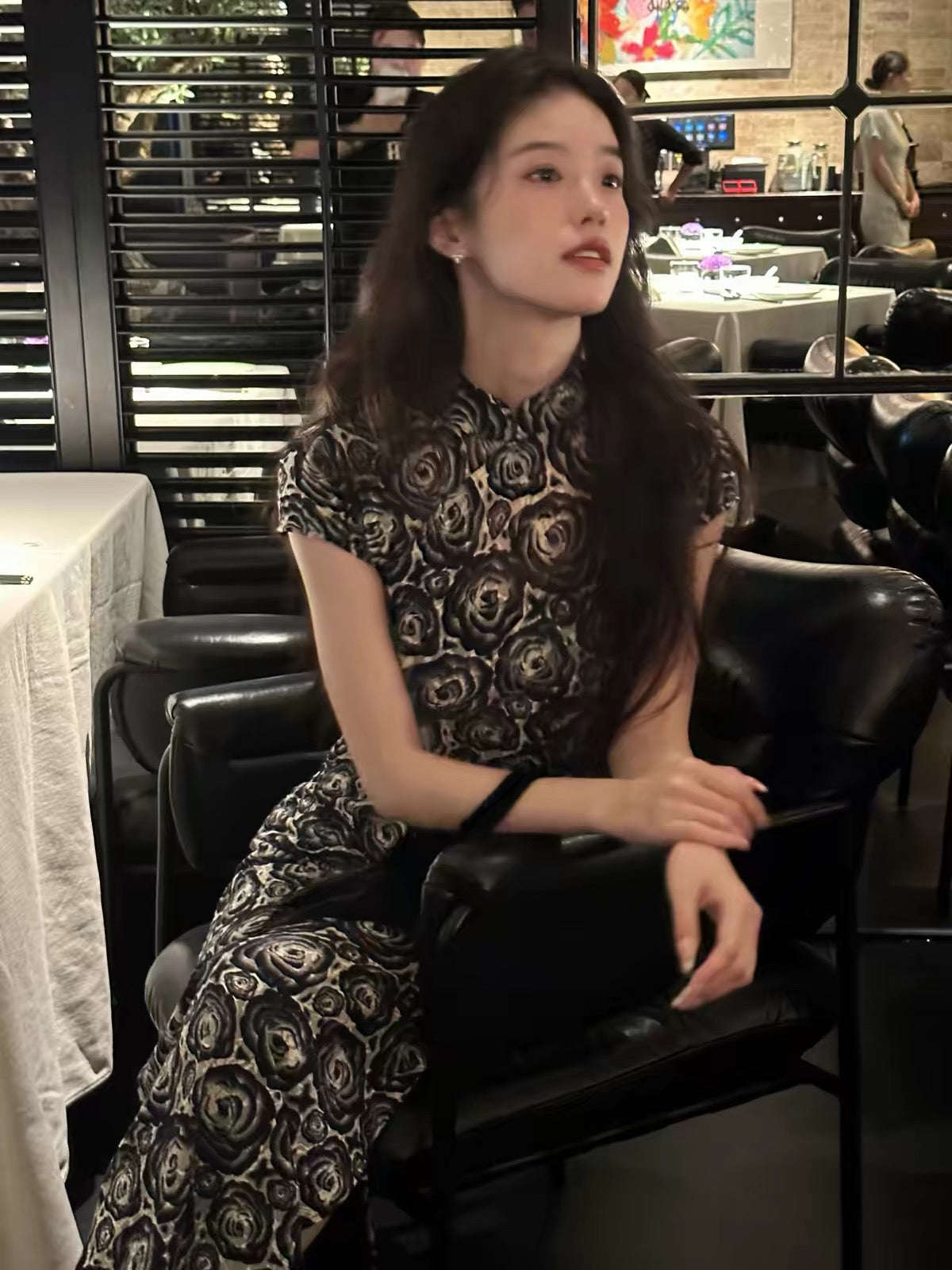 TiTi "Painted Moon" (Qi Yue) – Black, stretchy, rose-patterned, modern Chinese-style qipao with short sleeves