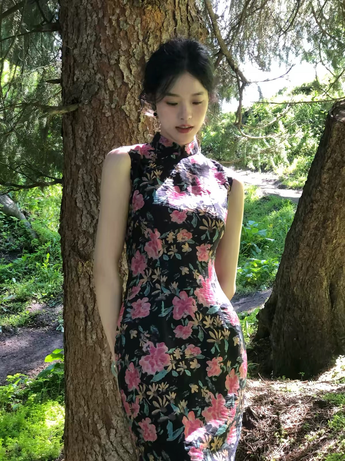 Ti Ti Zhao Ying – Black, Sleeveless, Long-Length, Modernized Chinese-Style Qipao (Cheongsam)