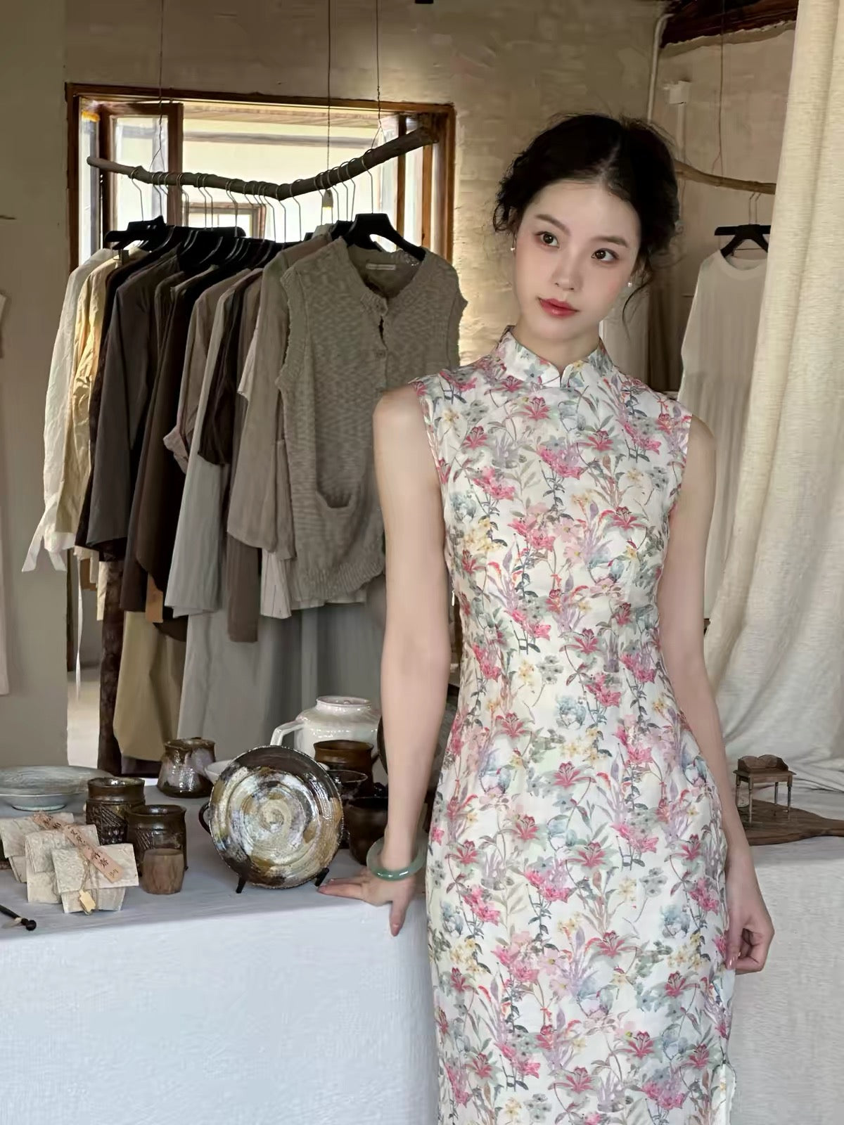 TiTi LiLi Hong Kong-Style Modernized Sleeveless Long Qipao