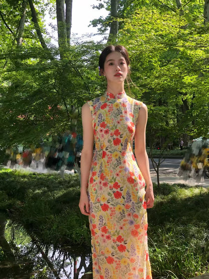 Ti" Collection – *Haitang Chun* (Begonia Spring) – Floral-Patterned, Modernized Hong Kong-Style Sleeveless Long Qipao