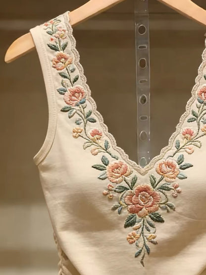Shenzhen Nanyou brand women's clothing, fresh floral embroidered camisole, gentle and beautiful, stylish inner top.