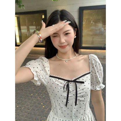 Sweet and Spicy Duoduo [Romandie] white short-sleeved dress for women to wear on summer outings with pear-shaped figure and polka-dot skirt