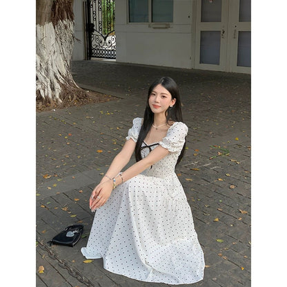Sweet and Spicy Duoduo [Romandie] white short-sleeved dress for women to wear on summer outings with pear-shaped figure and polka-dot skirt