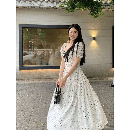 Sweet and Spicy Duoduo [Romandie] white short-sleeved dress for women to wear on summer outings with pear-shaped figure and polka-dot skirt
