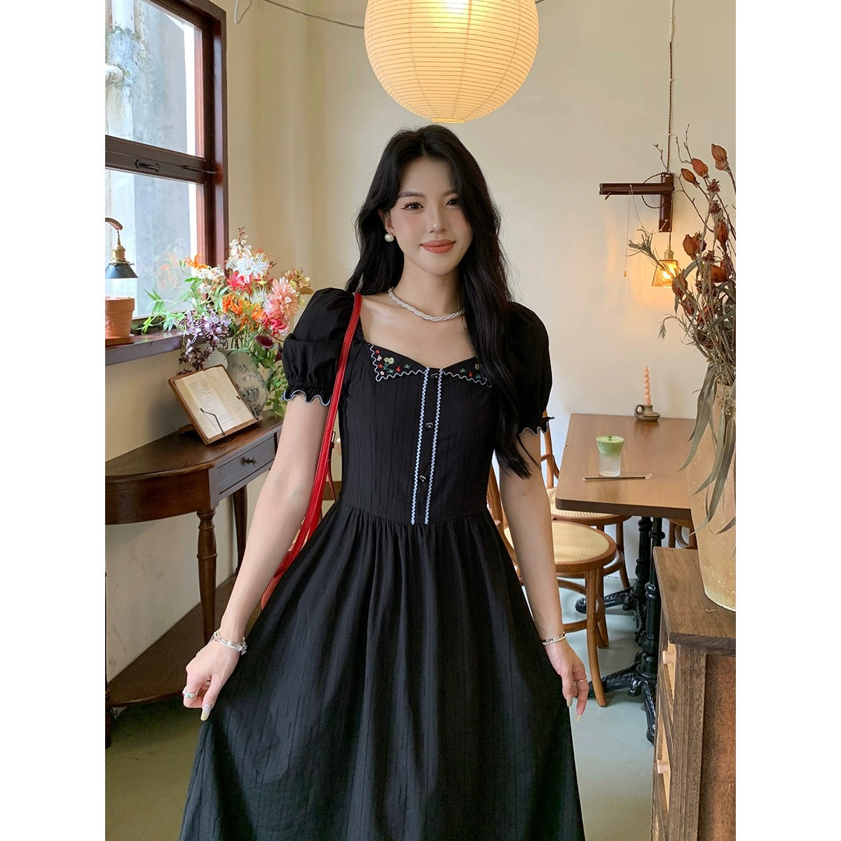 Sweet and Spicy Duoduo [Do you know it?] Black short-sleeved dress for women summer waist slimming square neck embroidered skirt