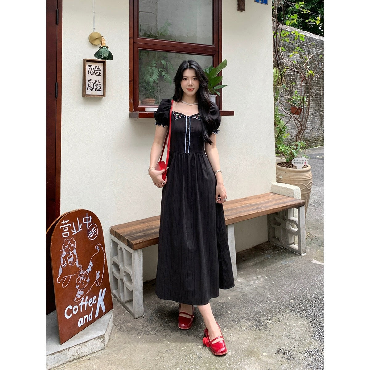 Sweet and Spicy Duoduo [Do you know it?] Black short-sleeved dress for women summer waist slimming square neck embroidered skirt