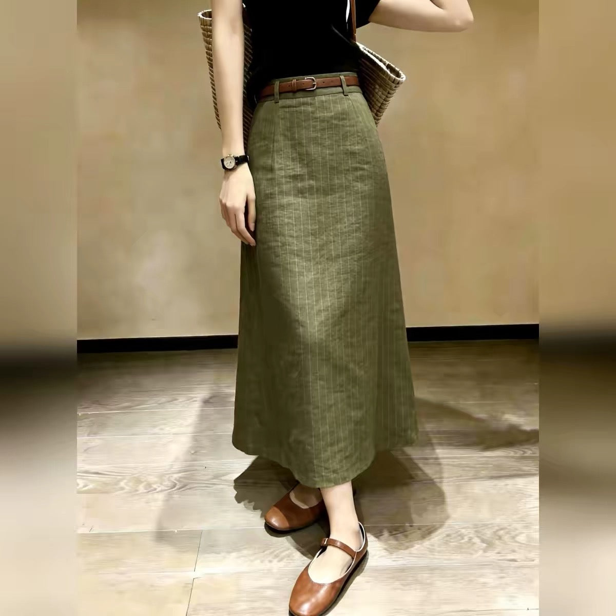 Women’s High-Waisted Midi Skirt – Vintage-Style, Slimming, Elegant Green Straight-Cut Skirt for Work/Commuting (2026 Autumn New Arrival)