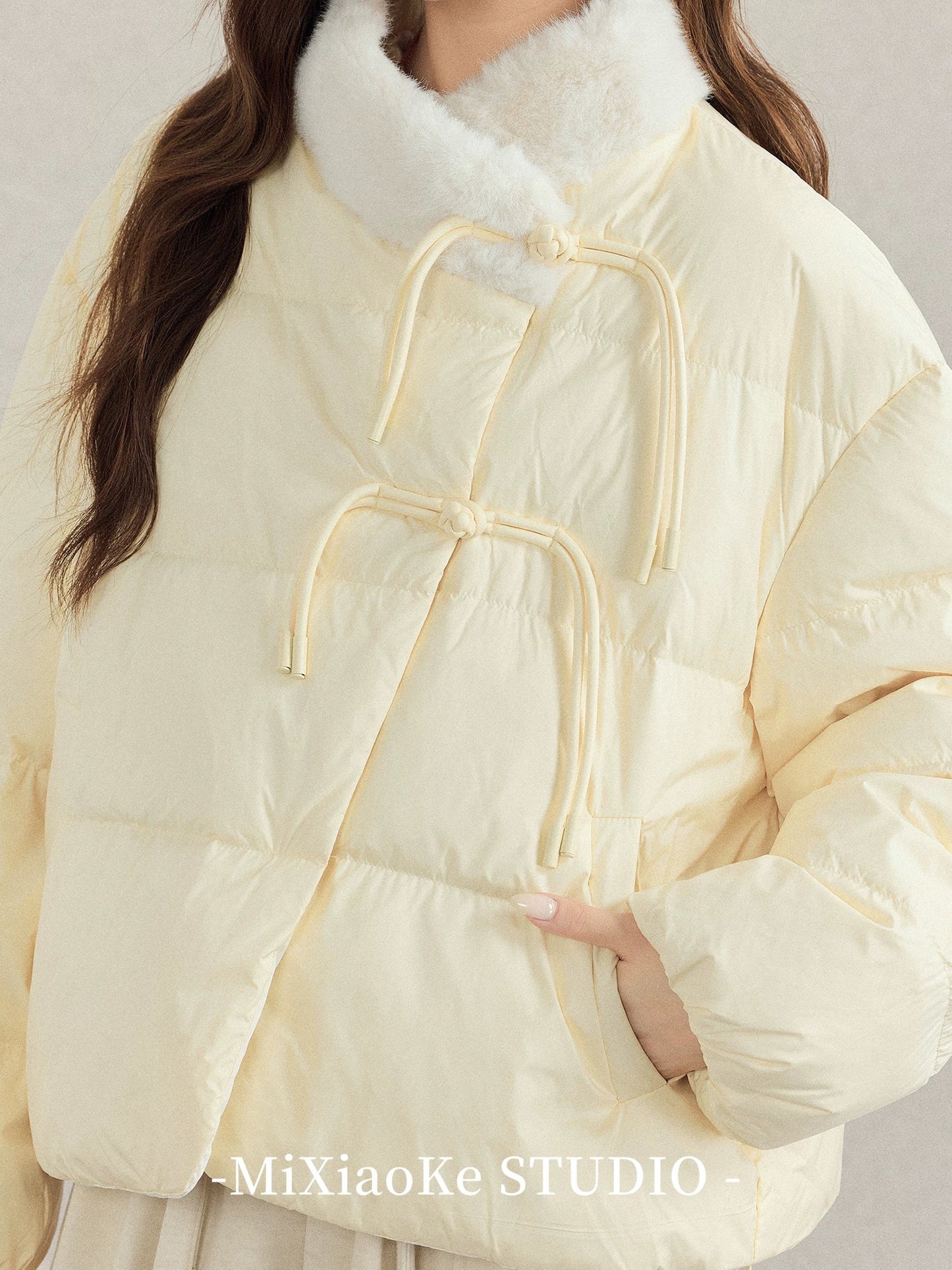 Mi Xiaoke's New Chinese Style Fold-Style Short Down Jacket for Petite Women, Warm Light Yellow Coat, Loose Fit, New Winter Style