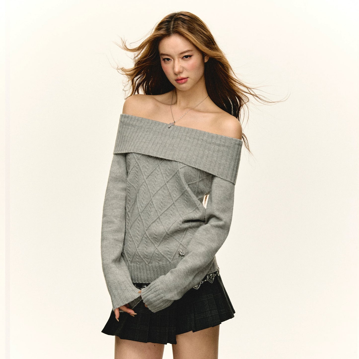 Ariseism American retro high-end one-shoulder long-sleeved sweater for women in autumn and winter new inner layering top