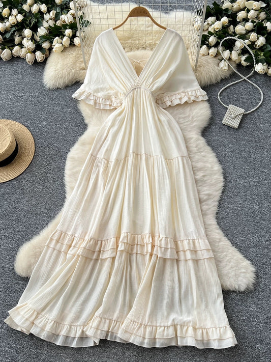 Fairy-like gentle dress for women, 2025 summer, French style V-neck, waist-cinching, elegant ruffled hem, flowing long dress