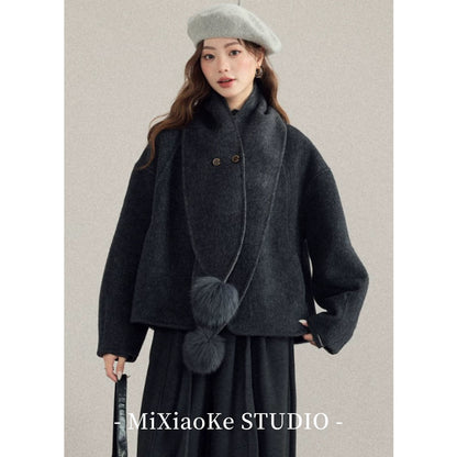 Mi Xiaoke's elegant stand-up collar wool coat for women, warm and loose-fitting for autumn and winter, perfect for petite women.