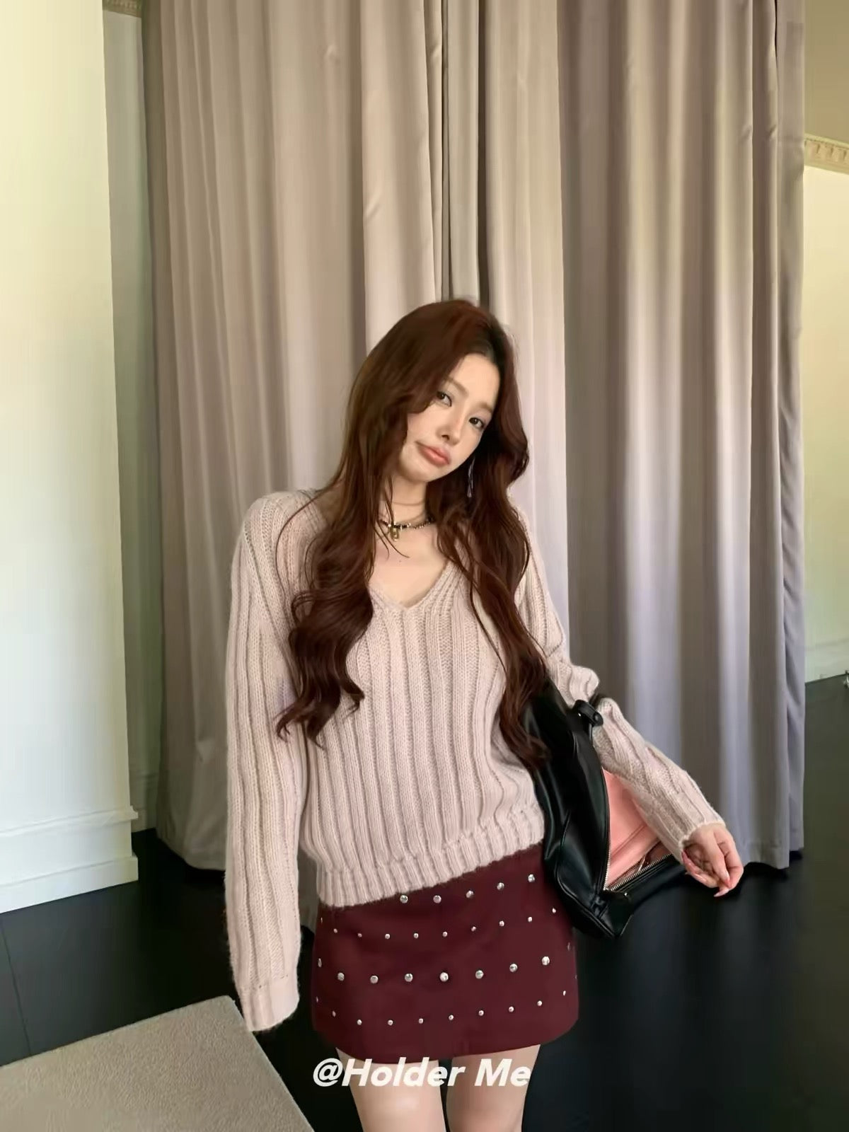 HOLDER 2026 Winter New Collection: Women’s Relaxed-Fit, Thick-Knit, Long-Sleeve V-Neck Sweater with Vertical Ribbing