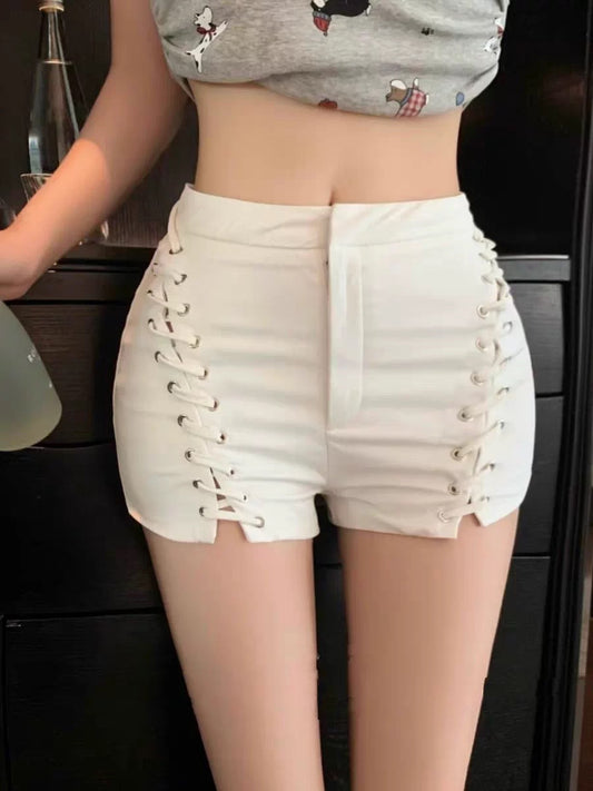 Pure and alluring white high-waisted mini shorts for women, eye-catching design, slimming and versatile, perfect for summer casual hot pants.