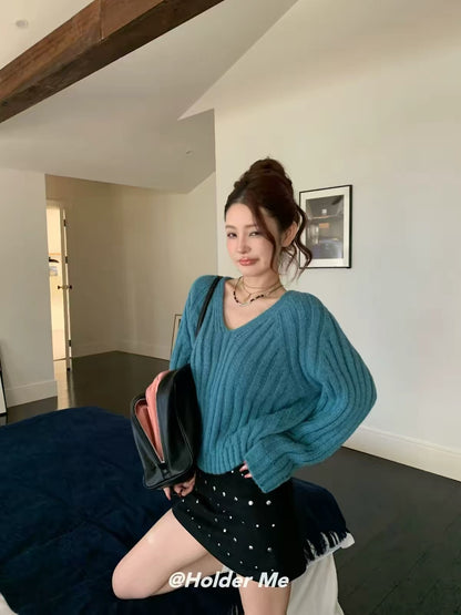 HOLDER 2026 Winter New Collection: Women’s Relaxed-Fit, Thick-Knit, Long-Sleeve V-Neck Sweater with Vertical Ribbing