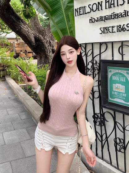 Pure and alluring white high-waisted mini shorts for women, eye-catching design, slimming and versatile, perfect for summer casual hot pants.