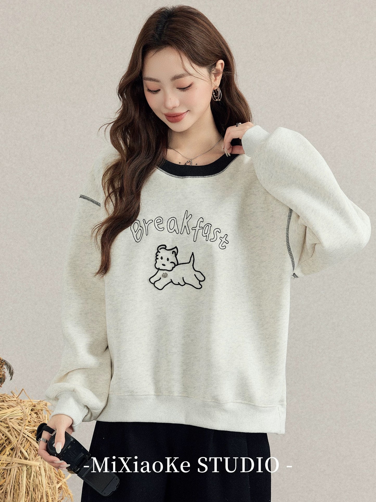 Mi Xiaoke Cartoon Puppy Embroidered Fleece Sweatshirt for Women, 2025 New Autumn and Winter Lazy Fleece Round Neck Long Sleeve Top