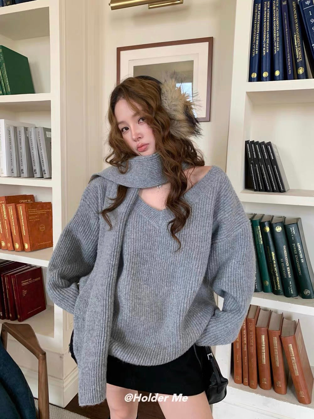 HOLDER 2025 Winter New Collection: Loose, Relaxed, and Soft V-Neck Pullover – Thickened, Warm Knitted Sweater