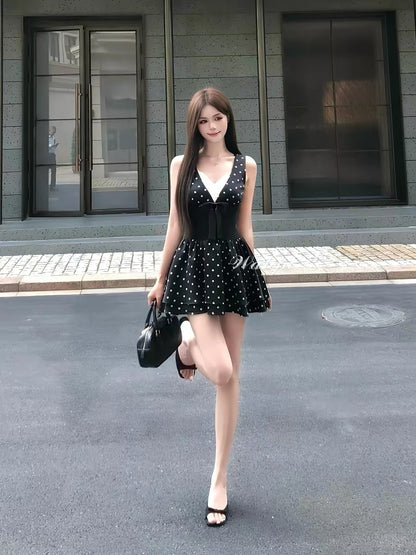 WAHJU's Heart-Fluttering Polka Dot Summer French Retro V-Neck Lace Patchwork Princess Dress for Women