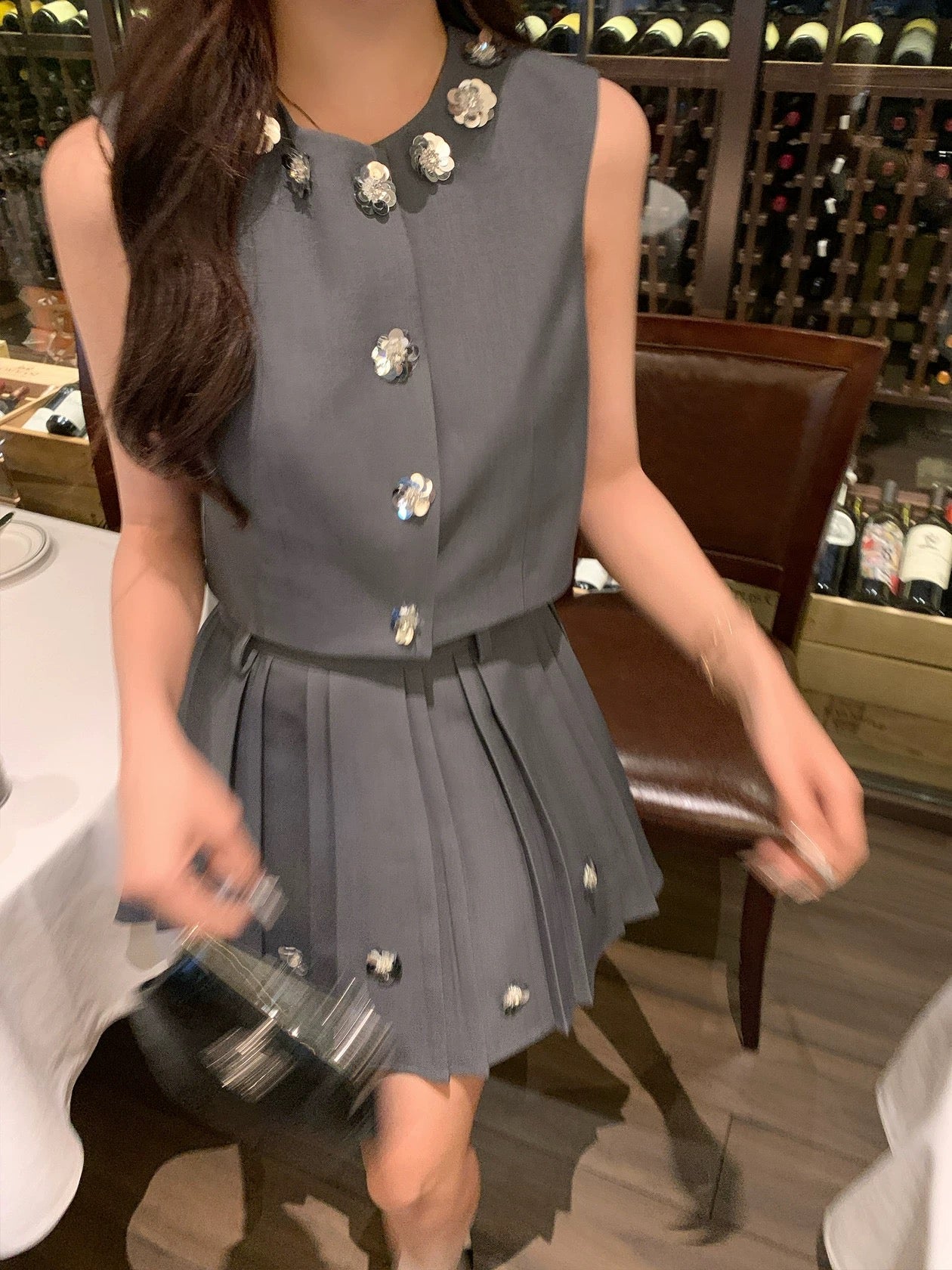Xiajia French handmade flower sequined vest age-reducing pleated skirt suit women's summer clothing with a complete set