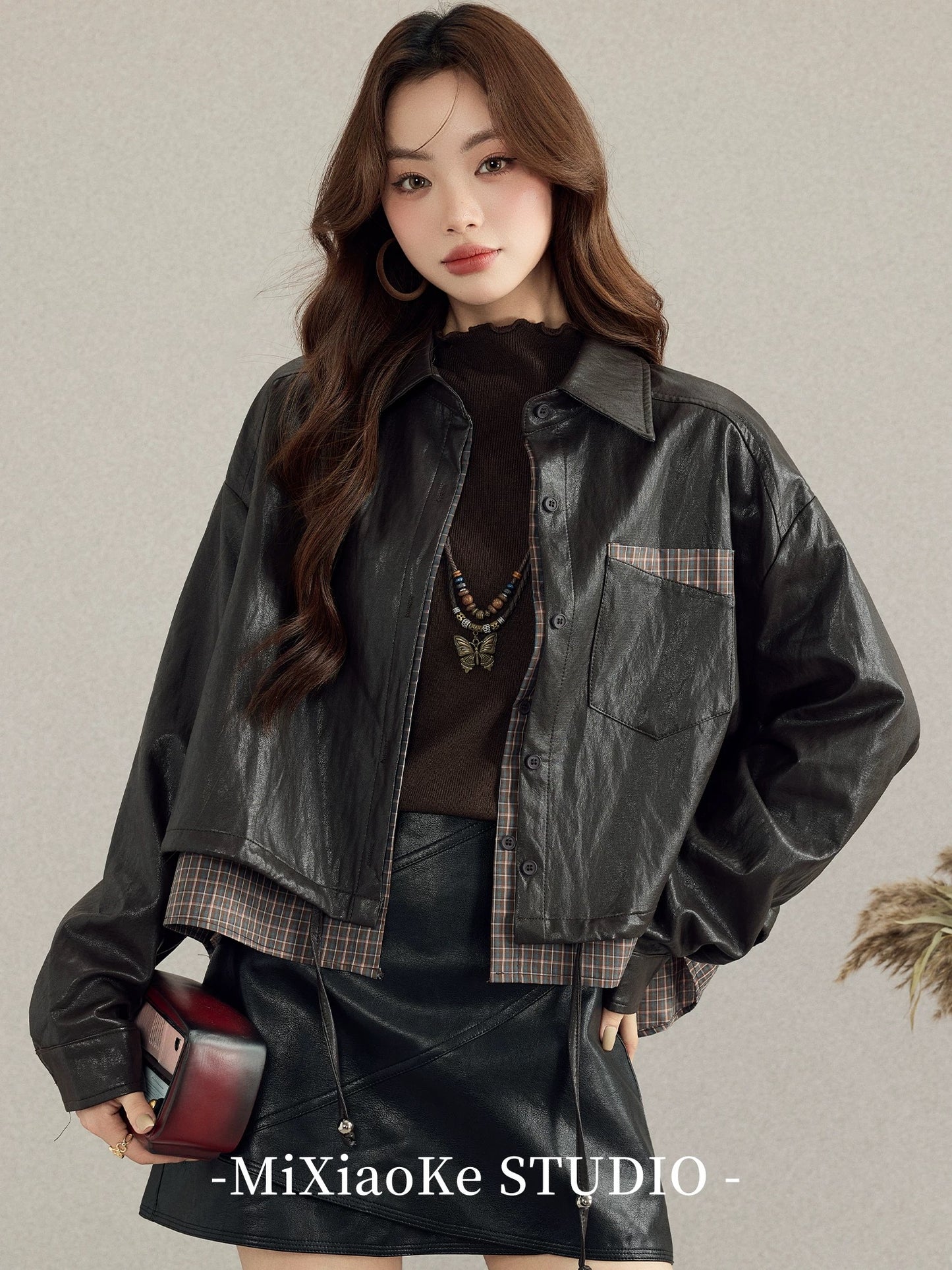 Mi Xiaoke's plaid faux two-piece short leather jacket, a super cute early winter coat for autumn and winter 2025.
