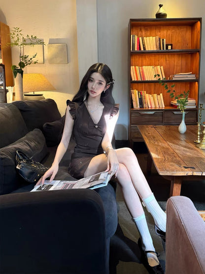 Barb Chill short sleeve bodycon dress for women, spring style, sleeveless, waist-cinching short dress, perfect for petite women's birthdays.