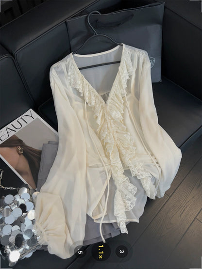 French-style lace-trimmed blouse for women, elegant, romantic, and gentle style, 2026 new V-neck casual and relaxed top.