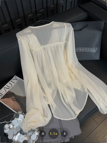 French-style lace-trimmed blouse for women, elegant, romantic, and gentle style, 2026 new V-neck casual and relaxed top.