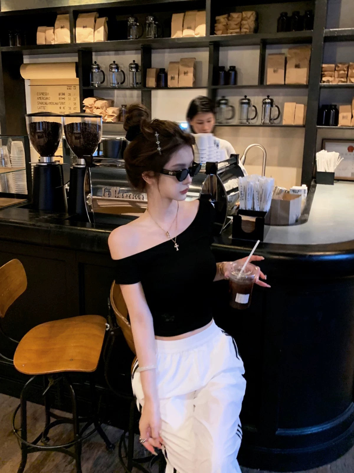 JMSHOP Yuanqi Hot Girl Off-shoulder short-sleeved top women's design summer solid color off-shoulder clavicle embroidered T-shirt