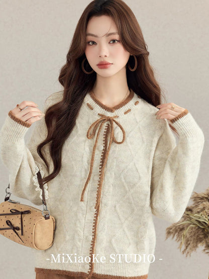 Mi Xiaoke's relaxed and stylish knitted cardigan for autumn and winter, a sophisticated look for petite women.