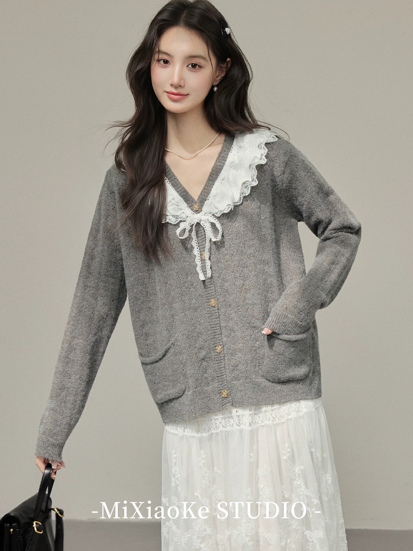 Mi Xiaoke Japanese retro lazy style gray sweater for women, autumn and winter design with spliced lace, youthful cardigan.