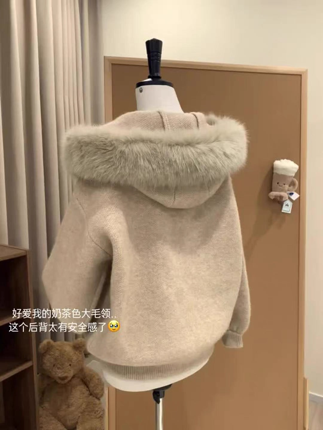 Women’s Fall/Winter "Rich-Girl Aesthetic" Cardigan: A Soft, Cozy, and Oversized Knit Jacket Featuring a Large Faux-Fur Hood Trim