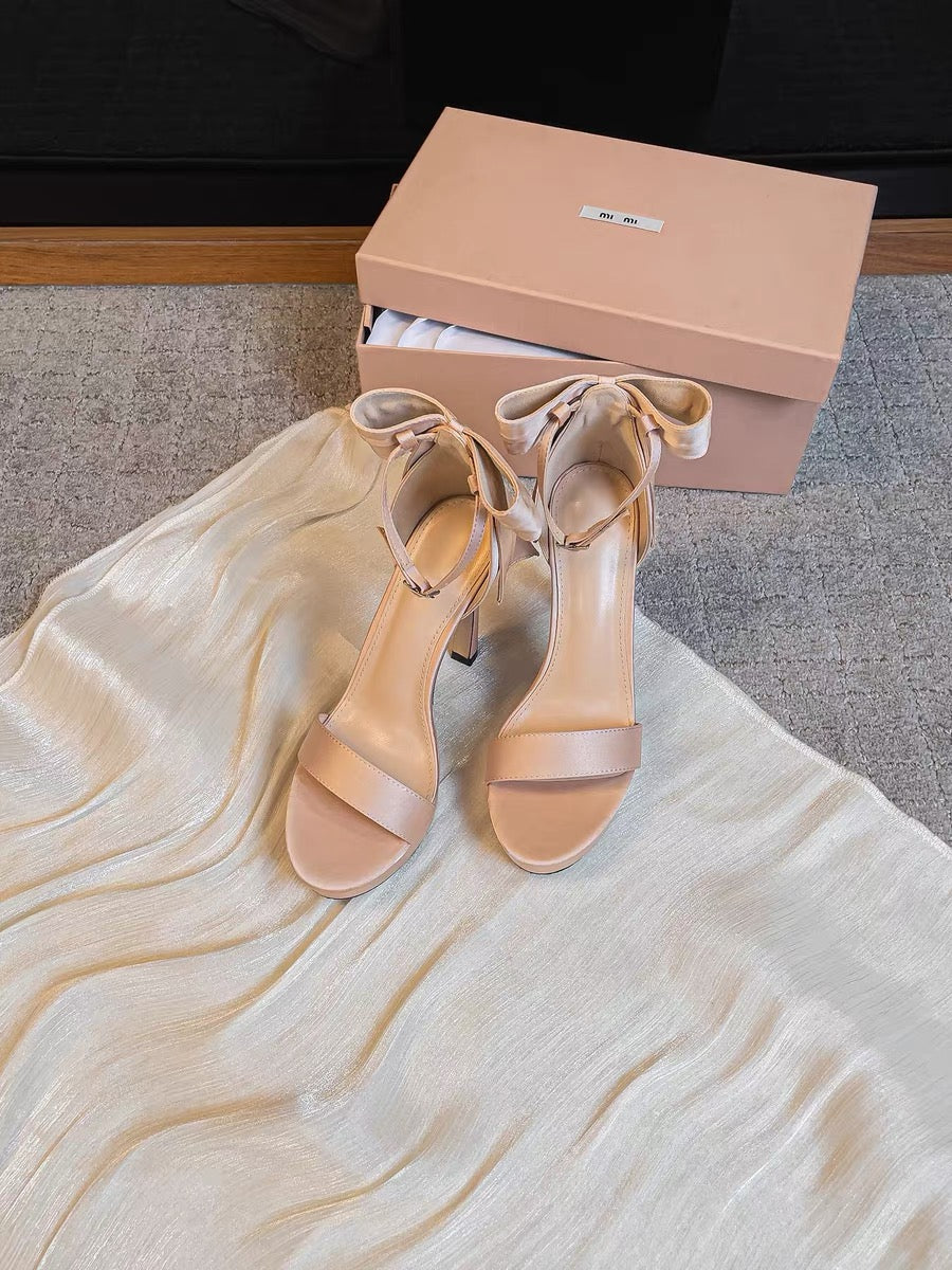 Artisan platform high heels for women, comfortable for runway walks, French-style gentle pink butterfly sandals with stiletto heels.