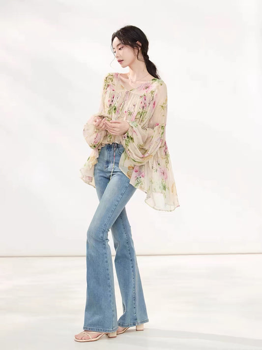 New Spring/Summer French-style light luxury printed shirt for women, sophisticated, youthful, stylish, bell sleeve, mulberry silk top