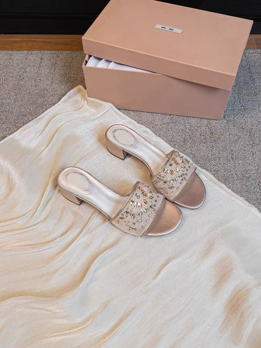 Exquisite craftsmanship—diamond-encrusted women's slippers, elegant and refined, perfectly paired with evening gowns and banquets, featuring a stiletto heel, a new arrival for Summer 2026.