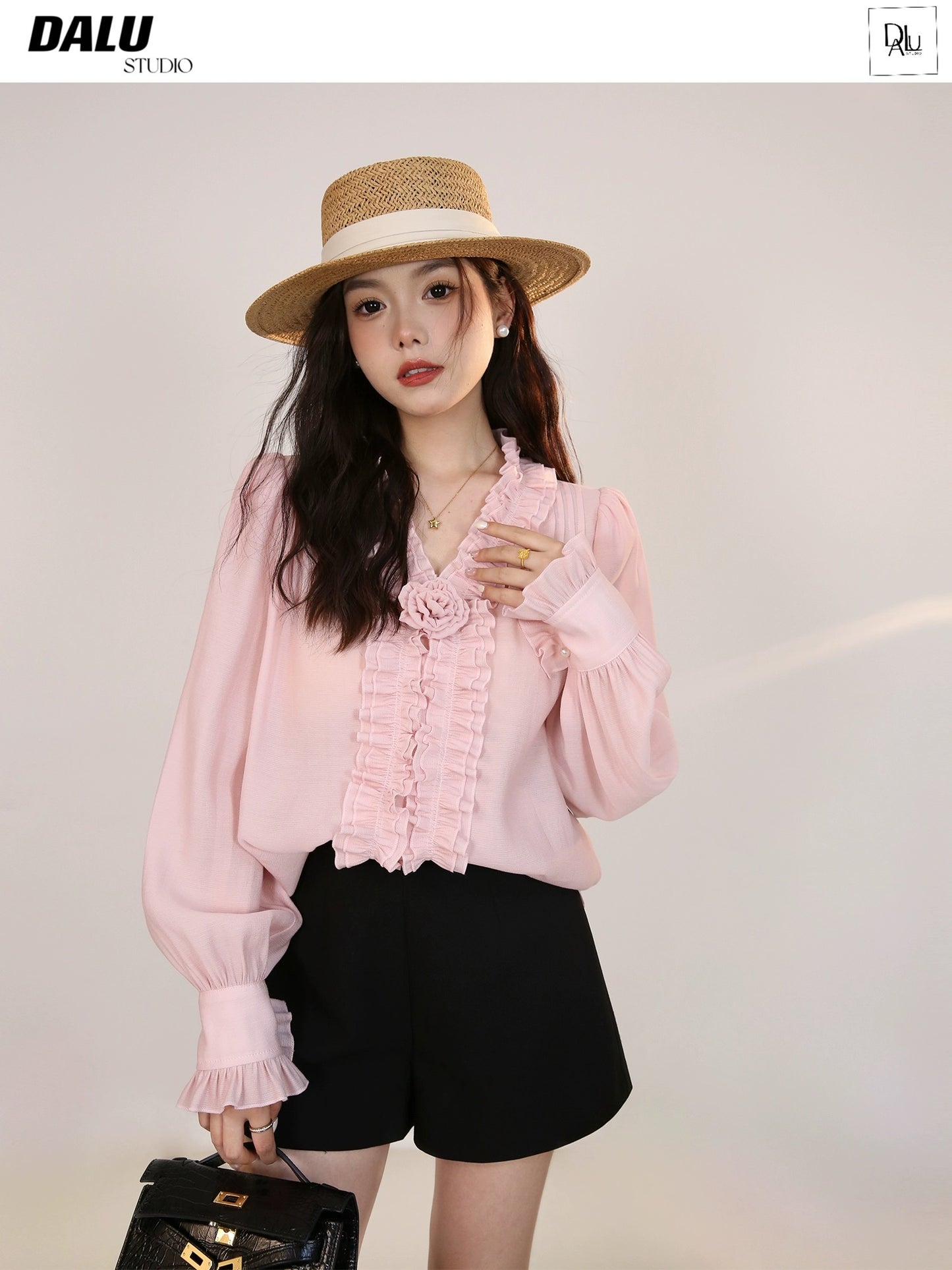 DALU "Under the Cherry Blossom Tree" long-sleeved pink chiffon shirt with earring design and lightweight feel. Detachable brooch
