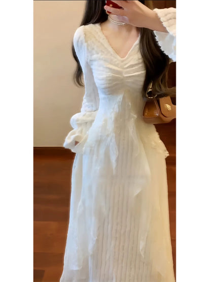 French-style gentle and unique super beautiful knitted sweater dress, Korean-style elegant lace waist-cinching long dress, early winter