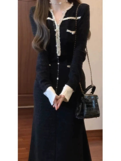 This Chanel-inspired dress exudes sophistication and looks amazing. A V-neck, fitted fishtail maxi dress – a new autumn style.