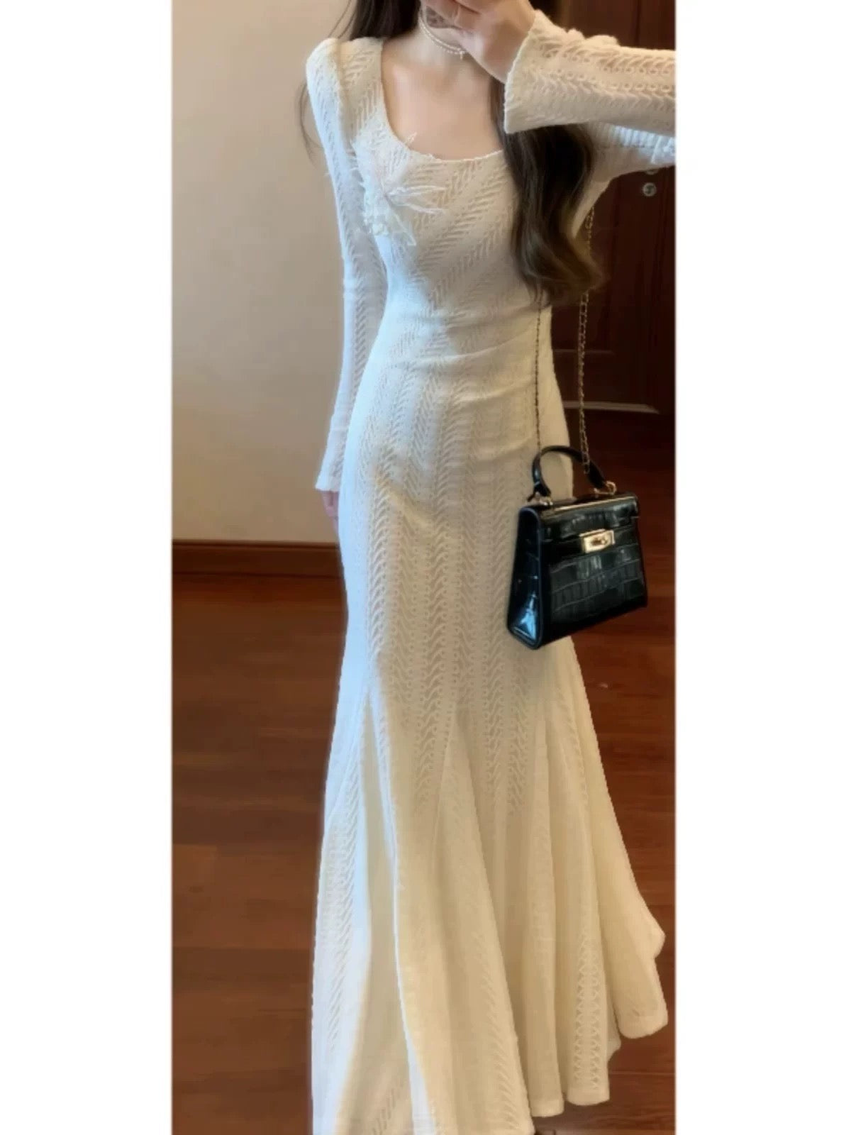 Elegant and sophisticated long-sleeved lace dress, sexy bodycon fishtail skirt, new winter 2026 style.