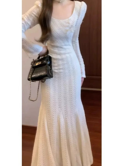Elegant and sophisticated long-sleeved lace dress, sexy bodycon fishtail skirt, new winter 2026 style.